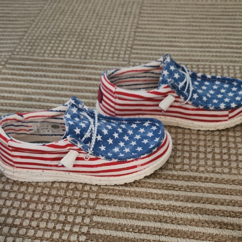 Hey Dude Womns  Stars and Stripes Sneakers - Picture 6 of 7